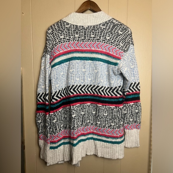 Mossimo Colorful Aztec Cardigan with Pockets - Picture 2 of 3